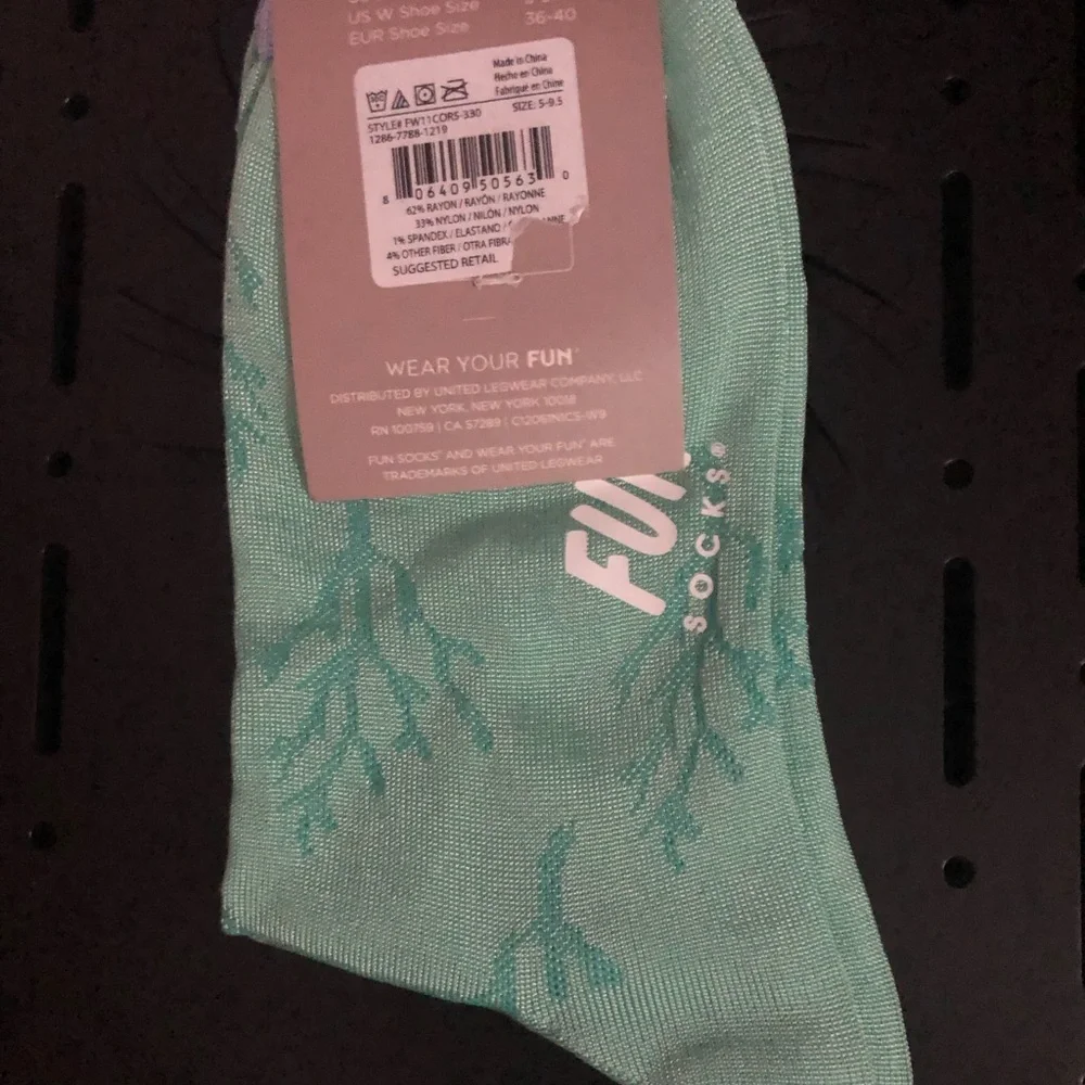 Women’s Light Green Seaweed design Combed Cotton Crew Socks
